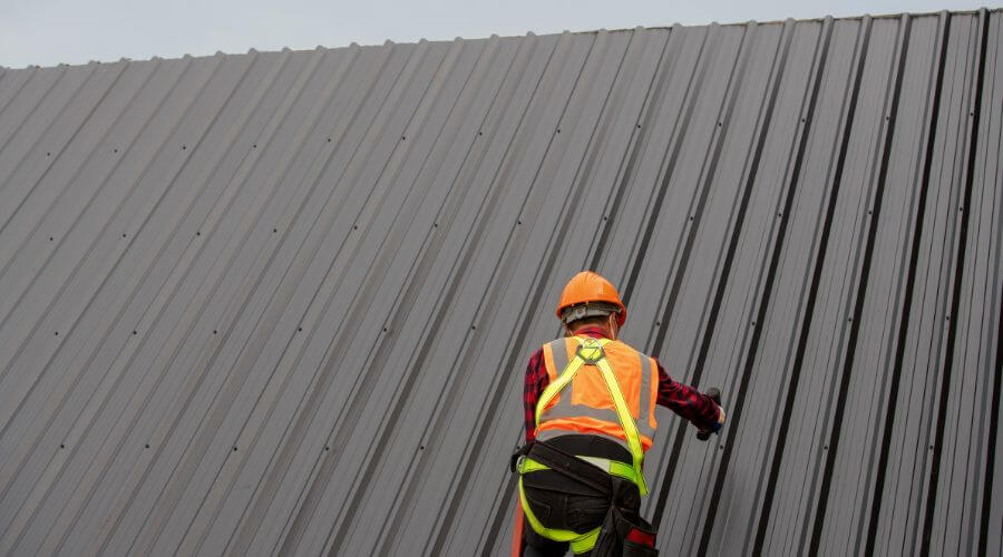 Professional gutter cleaning in Sayreville, NJ